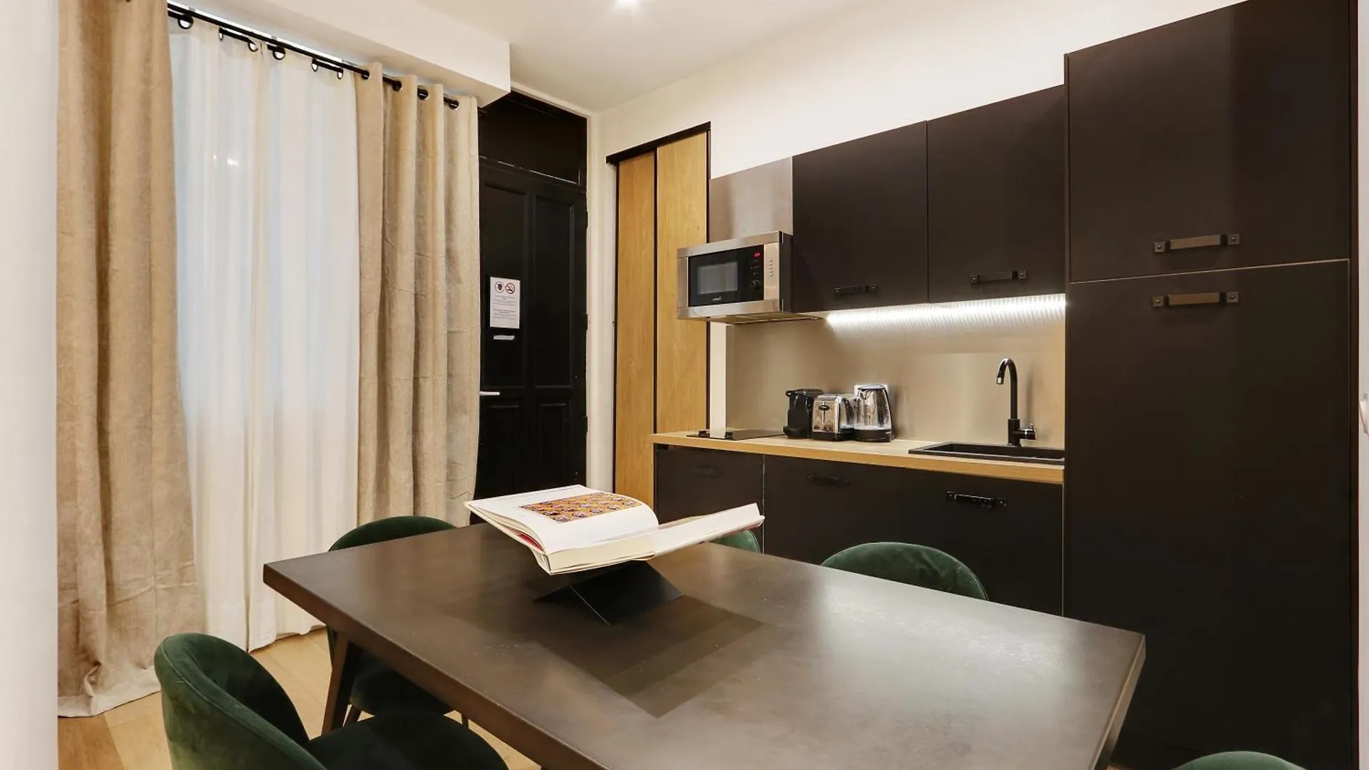 Apartment Off Majesti In Montmartre - Rue Pierre Fontaine